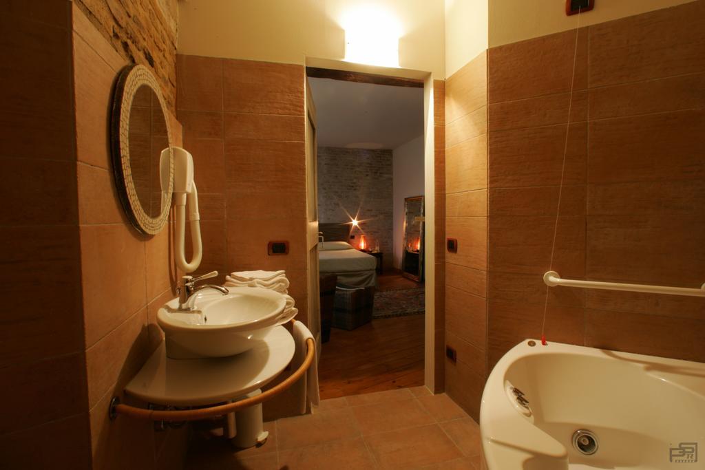 Ristorante Country House Isolabelgatto Villa Fano Bilik gambar